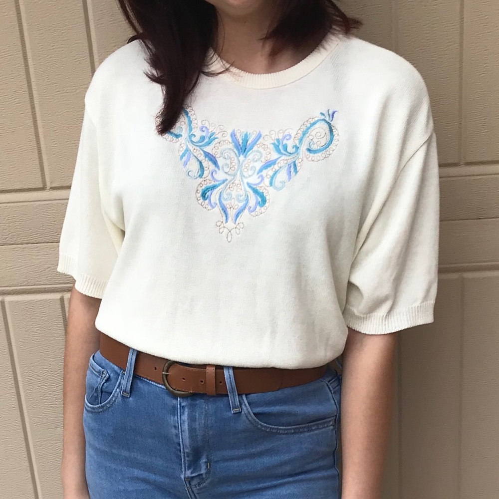 ✨SOLD✨ Vintage embroidered blouse